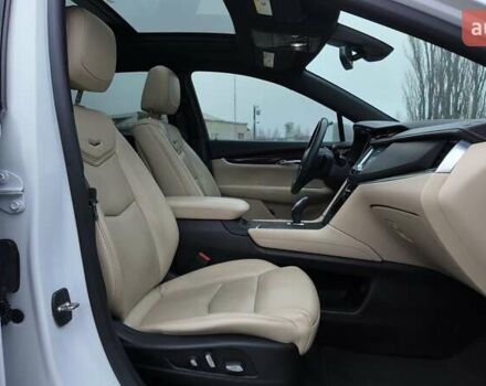 Белый Кадиллак XT5, объемом двигателя 3.65 л и пробегом 100 тыс. км за 20990 $, фото 19 на Automoto.ua
