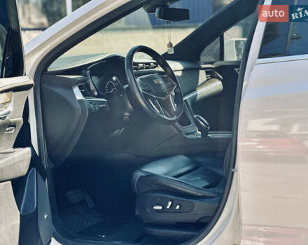 Білий Каділак XT5, об'ємом двигуна 3.64 л та пробігом 97 тис. км за 20600 $, фото 7 на Automoto.ua
