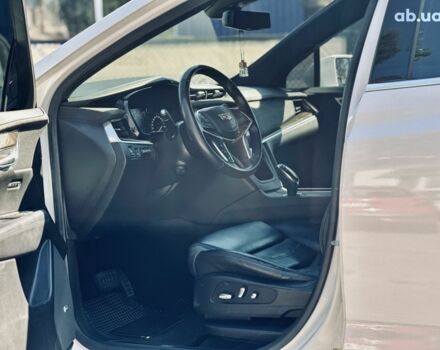 Белый Кадиллак XT5, объемом двигателя 3.6 л и пробегом 97 тыс. км за 20600 $, фото 7 на Automoto.ua