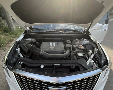 Белый Кадиллак XT5, объемом двигателя 2 л и пробегом 89 тыс. км за 24500 $, фото 18 на Automoto.ua