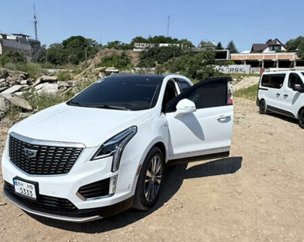 Білий Каділак XT5, об'ємом двигуна 3.64 л та пробігом 59 тис. км за 26500 $, фото 1 на Automoto.ua