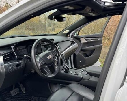 Белый Кадиллак XT5, объемом двигателя 3.56 л и пробегом 42 тыс. км за 29500 $, фото 7 на Automoto.ua