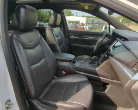 Білий Каділак XT5, об'ємом двигуна 2 л та пробігом 50 тис. км за 6200 $, фото 8 на Automoto.ua