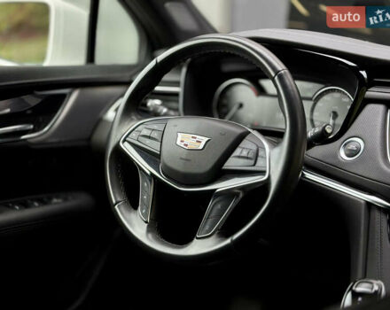 Белый Кадиллак XT5, объемом двигателя 3.6 л и пробегом 25 тыс. км за 23500 $, фото 21 на Automoto.ua