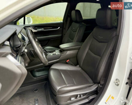 Белый Кадиллак XT5, объемом двигателя 3.6 л и пробегом 25 тыс. км за 23500 $, фото 13 на Automoto.ua