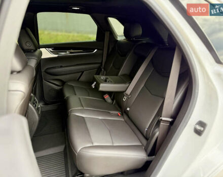 Белый Кадиллак XT5, объемом двигателя 3.6 л и пробегом 25 тыс. км за 23500 $, фото 14 на Automoto.ua