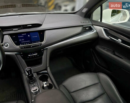 Белый Кадиллак XT5, объемом двигателя 3.6 л и пробегом 25 тыс. км за 23500 $, фото 20 на Automoto.ua