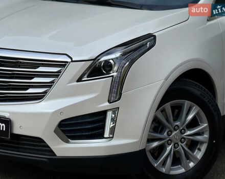 Белый Кадиллак XT5, объемом двигателя 3.6 л и пробегом 25 тыс. км за 23500 $, фото 1 на Automoto.ua