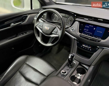 Белый Кадиллак XT5, объемом двигателя 3.6 л и пробегом 25 тыс. км за 23500 $, фото 18 на Automoto.ua
