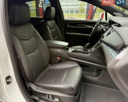 Белый Кадиллак XT5, объемом двигателя 3.6 л и пробегом 25 тыс. км за 23500 $, фото 16 на Automoto.ua