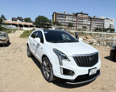 Білий Каділак XT5, об'ємом двигуна 3.64 л та пробігом 59 тис. км за 26500 $, фото 1 на Automoto.ua