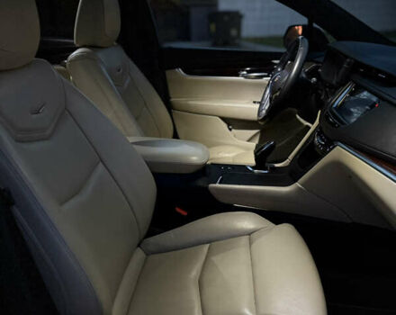 Чорний Каділак XT5, об'ємом двигуна 3.65 л та пробігом 175 тис. км за 21999 $, фото 9 на Automoto.ua