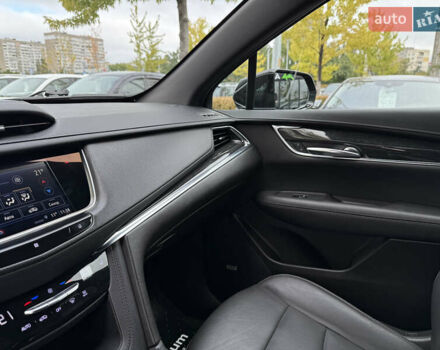 Черный Кадиллак XT5, объемом двигателя 2 л и пробегом 95 тыс. км за 22500 $, фото 45 на Automoto.ua