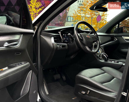 Чорний Каділак XT5, об'ємом двигуна 2 л та пробігом 82 тис. км за 38900 $, фото 16 на Automoto.ua