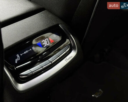 Чорний Каділак XT5, об'ємом двигуна 2 л та пробігом 82 тис. км за 38900 $, фото 25 на Automoto.ua