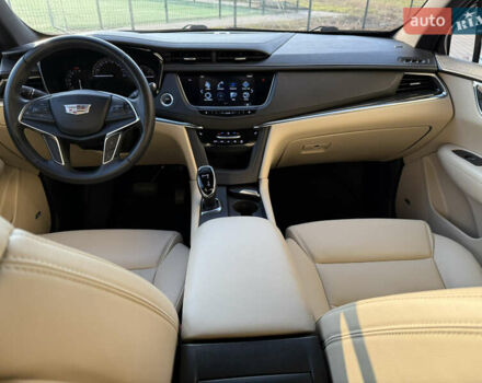 Сірий Каділак XT5, об'ємом двигуна 3.65 л та пробігом 50 тис. км за 18500 $, фото 8 на Automoto.ua
