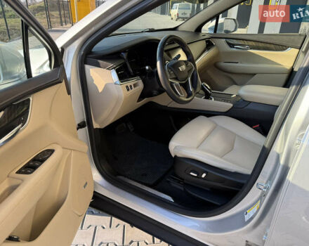 Сірий Каділак XT5, об'ємом двигуна 3.65 л та пробігом 50 тис. км за 18500 $, фото 19 на Automoto.ua