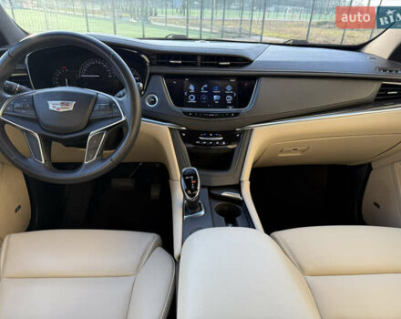 Сірий Каділак XT5, об'ємом двигуна 3.65 л та пробігом 50 тис. км за 18500 $, фото 7 на Automoto.ua