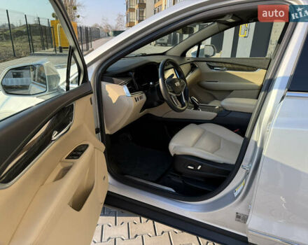 Сірий Каділак XT5, об'ємом двигуна 3.65 л та пробігом 50 тис. км за 18500 $, фото 18 на Automoto.ua