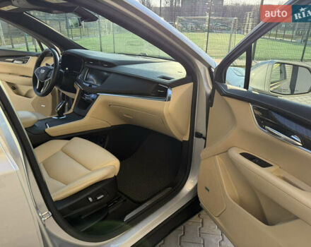 Сірий Каділак XT5, об'ємом двигуна 3.65 л та пробігом 50 тис. км за 18500 $, фото 16 на Automoto.ua