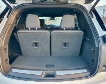 Белый Кадиллак XT6, объемом двигателя 3.6 л и пробегом 33 тыс. км за 32000 $, фото 2 на Automoto.ua