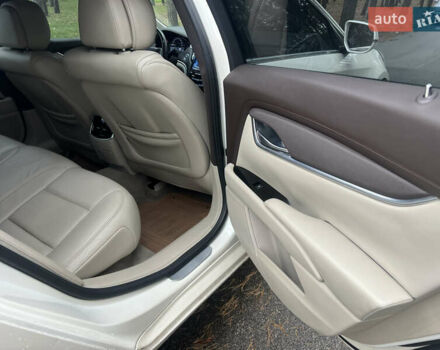 Белый Кадиллак ХТС, объемом двигателя 3.56 л и пробегом 130 тыс. км за 12000 $, фото 15 на Automoto.ua