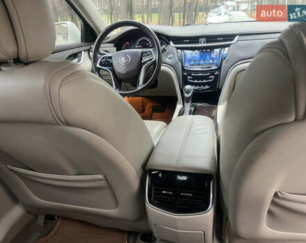 Белый Кадиллак ХТС, объемом двигателя 3.56 л и пробегом 130 тыс. км за 12000 $, фото 11 на Automoto.ua