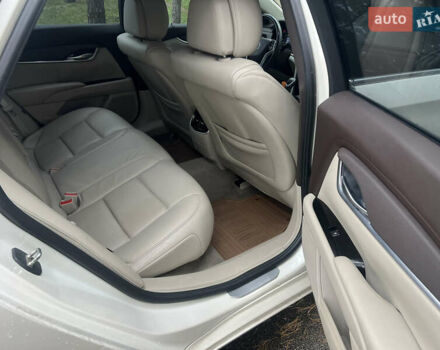 Белый Кадиллак ХТС, объемом двигателя 3.56 л и пробегом 130 тыс. км за 12000 $, фото 16 на Automoto.ua