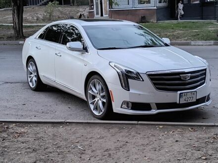 Білий Каділак ХТС, об'ємом двигуна 3.6 л та пробігом 67 тис. км за 23999 $, фото 1 на Automoto.ua