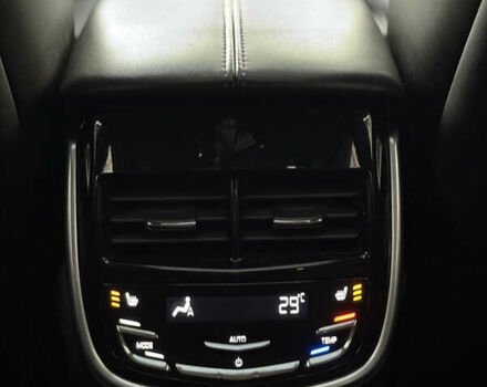 Сірий Каділак ХТС, об'ємом двигуна 3.56 л та пробігом 231 тис. км за 15900 $, фото 17 на Automoto.ua