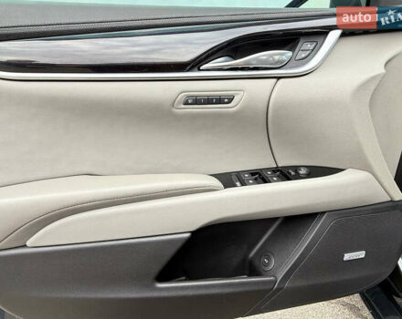 Серый Кадиллак ХТС, объемом двигателя 3.56 л и пробегом 178 тыс. км за 12000 $, фото 10 на Automoto.ua