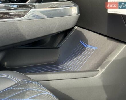 Чорний Каділак Escalade IQ, об'ємом двигуна 0 л та пробігом 1 тис. км за 155000 $, фото 35 на Automoto.ua