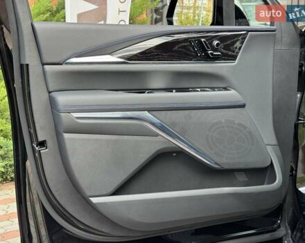 Чорний Каділак Escalade IQ, об'ємом двигуна 0 л та пробігом 1 тис. км за 155000 $, фото 17 на Automoto.ua