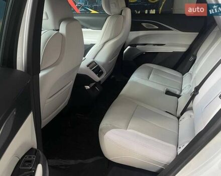 Белый Кадиллак Lyriq, объемом двигателя 0 л и пробегом 6 тыс. км за 47499 $, фото 23 на Automoto.ua