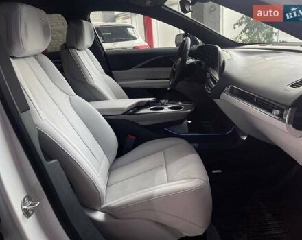 Белый Кадиллак Lyriq, объемом двигателя 0 л и пробегом 6 тыс. км за 47499 $, фото 11 на Automoto.ua