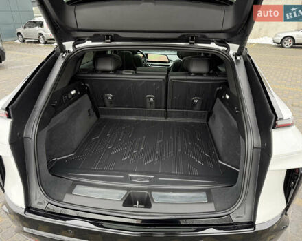 Белый Кадиллак Lyriq, объемом двигателя 0 л и пробегом 24 тыс. км за 57000 $, фото 25 на Automoto.ua