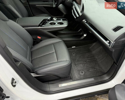 Белый Кадиллак Lyriq, объемом двигателя 0 л и пробегом 24 тыс. км за 57000 $, фото 31 на Automoto.ua