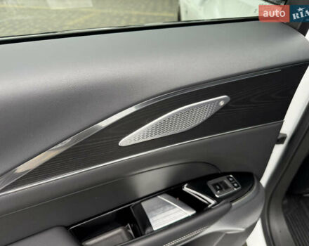 Белый Кадиллак Lyriq, объемом двигателя 0 л и пробегом 24 тыс. км за 57000 $, фото 24 на Automoto.ua