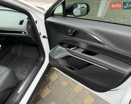 Белый Кадиллак Lyriq, объемом двигателя 0 л и пробегом 24 тыс. км за 57000 $, фото 30 на Automoto.ua