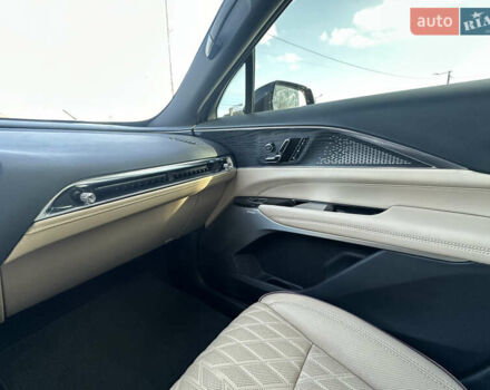 Червоний Каділак Lyriq, об'ємом двигуна 0 л та пробігом 7 тис. км за 49999 $, фото 29 на Automoto.ua