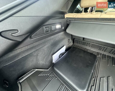 Червоний Каділак Lyriq, об'ємом двигуна 0 л та пробігом 7 тис. км за 49999 $, фото 40 на Automoto.ua