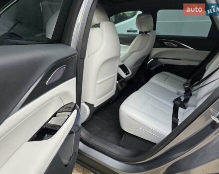 Серый Кадиллак Lyriq, объемом двигателя 0 л и пробегом 24 тыс. км за 35500 $, фото 3 на Automoto.ua