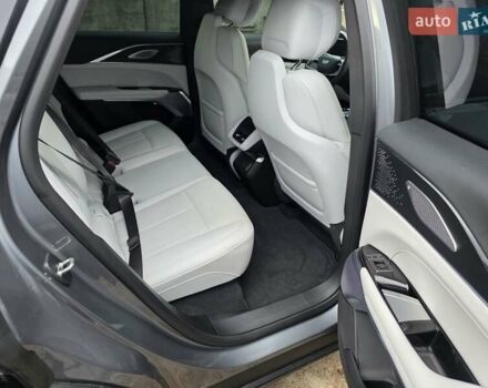 Серый Кадиллак Lyriq, объемом двигателя 0 л и пробегом 24 тыс. км за 35500 $, фото 2 на Automoto.ua