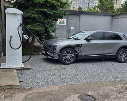 Серый Кадиллак Lyriq, объемом двигателя 0 л и пробегом 19 тыс. км за 37000 $, фото 13 на Automoto.ua