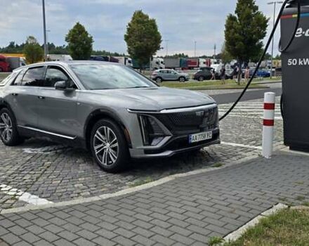 Серый Кадиллак Lyriq, объемом двигателя 0 л и пробегом 19 тыс. км за 37000 $, фото 4 на Automoto.ua