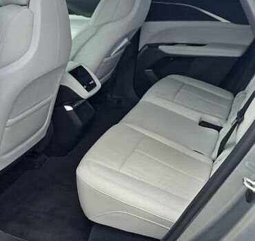 Серый Кадиллак Lyriq, объемом двигателя 0 л и пробегом 19 тыс. км за 37000 $, фото 16 на Automoto.ua