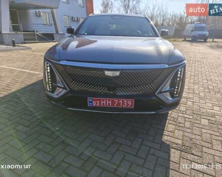 Серый Кадиллак Lyriq, объемом двигателя 0 л и пробегом 2 тыс. км за 39500 $, фото 1 на Automoto.ua