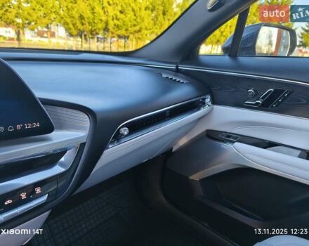 Серый Кадиллак Lyriq, объемом двигателя 0 л и пробегом 2 тыс. км за 39500 $, фото 11 на Automoto.ua