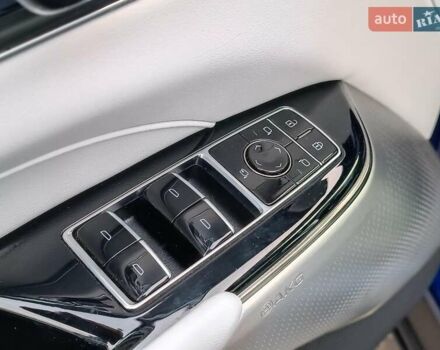 Синий Кадиллак Lyriq, объемом двигателя 0 л и пробегом 25 тыс. км за 45280 $, фото 25 на Automoto.ua