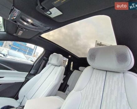 Синий Кадиллак Lyriq, объемом двигателя 0 л и пробегом 25 тыс. км за 45280 $, фото 22 на Automoto.ua